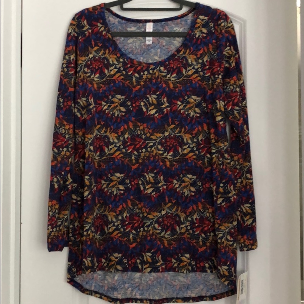 ⭐️LuLaRoe Lynnae top NWT size medium